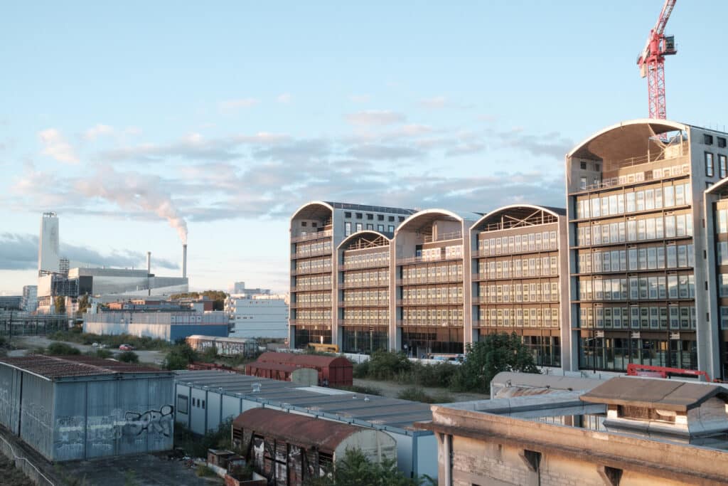 Chantiers de construction de bureaux et de logements dans le quartier Ivry-Port à Ivry-sur-Seine
