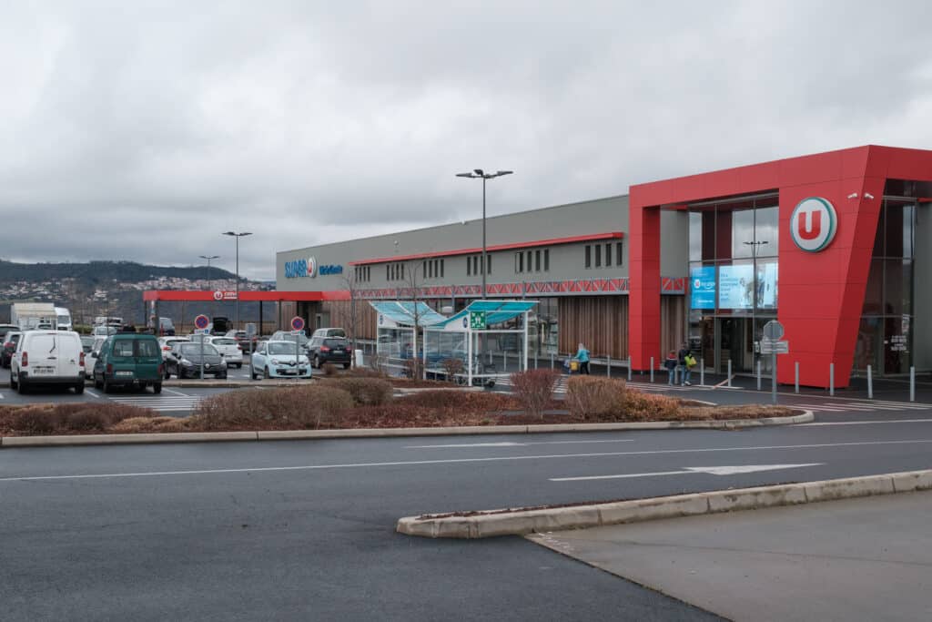 Supermarché de la zone d'activité les Meules à Vic-le-Comte