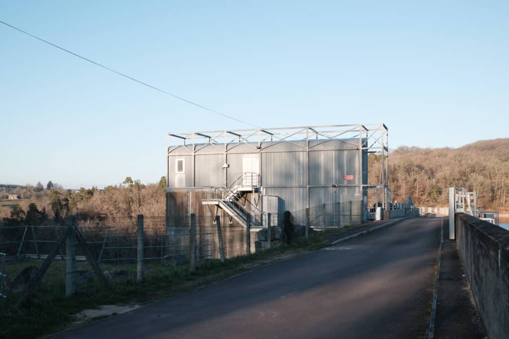 Centrale hydroélectrique et barrage du Crescent dans l'Yonne - I